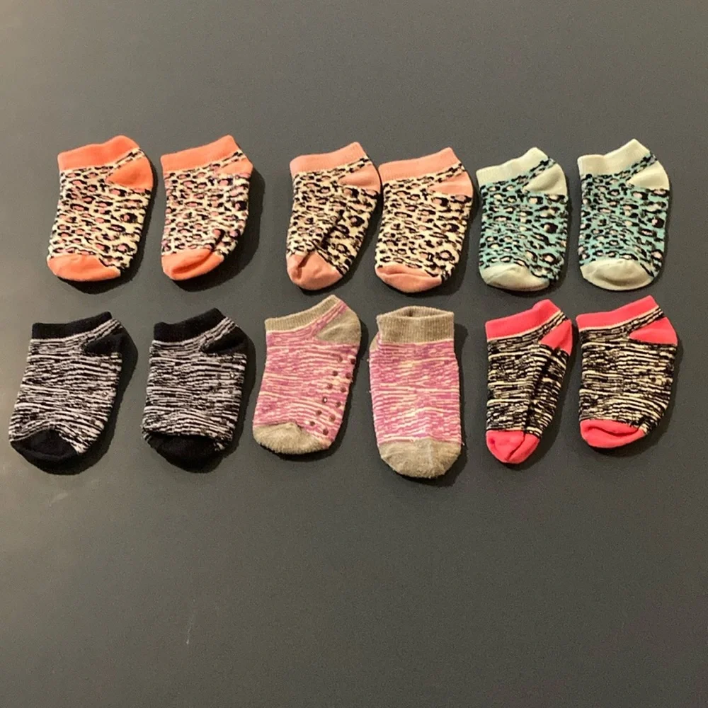 Girls socks leopard design with feet. 6 pairs or 12 socks. EUC. Clean and washed